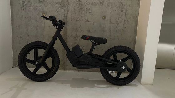 キッズ電気スクーター バランスバイク ブラシレスモーターと24V5.2AHバッテリー容量