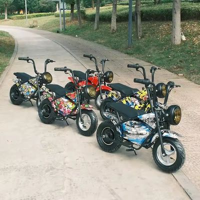 訓練車輪とカスタマイズされた色合いの子供用バイク 250W電気バイク